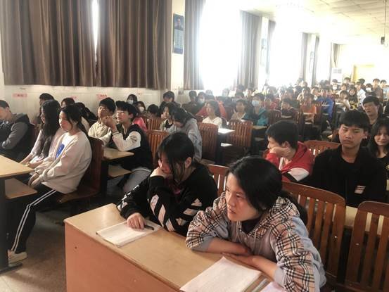 營(yíng)造溫馨家園  爭(zhēng)當(dāng)文明門生 ——谷洲鎮(zhèn)中學(xué)召開寄宿生會(huì)議