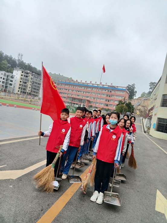 塘渡口中學(xué)開展自愿者服務(wù)運(yùn)動(dòng)  ——-共創(chuàng)文明城市、共建文明校園