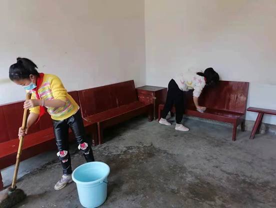 新寧縣白沙鎮(zhèn)中間小學(xué)開展“學(xué)雷鋒關(guān)愛老人”運動