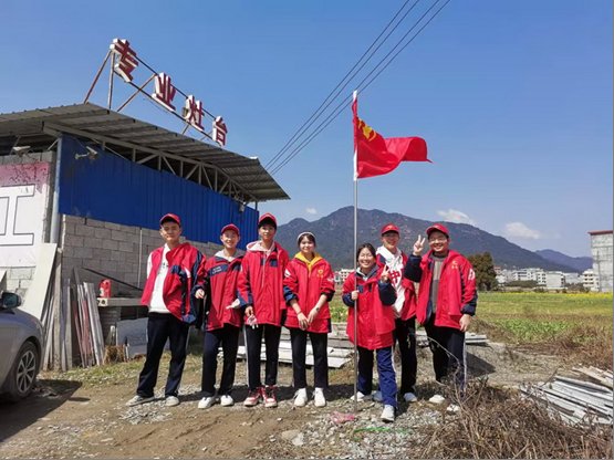 洞口四中開展“學雷鋒，助環(huán)保”自愿服務運動