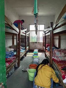 洞口縣竹市鎮(zhèn)管竹中學違禁品安全大排查