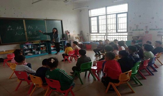 新寧縣清江橋鄉(xiāng)中間幼兒園開展森林防火安全教育運(yùn)動