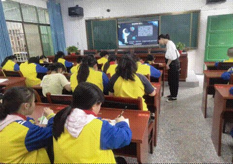 洞口縣山門鎮(zhèn)市鎮(zhèn)完小開展生理健康教育運動