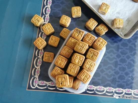 金秋滿杏園，師愛暖童心