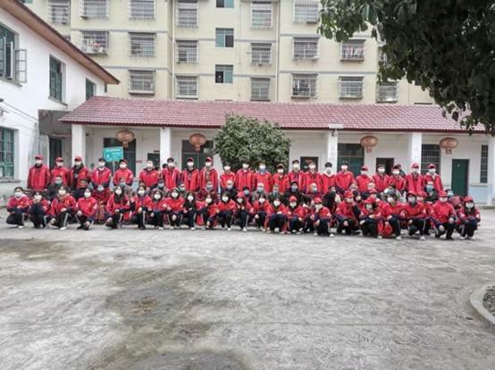 洞口四中自愿者赴松坡敬老院開(kāi)展學(xué)雷鋒運(yùn)動(dòng)