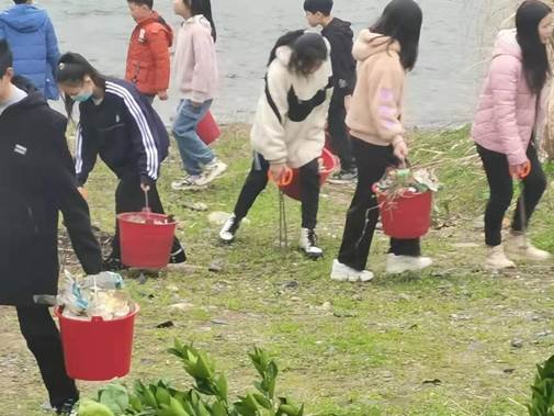 湖南新寧白沙中學(xué)2022年學(xué)雷鋒——“勞動美”實踐行運動