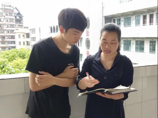 寶劍鋒從磨礪出 梅花香自苦寒來║邵東市城區(qū)第一完全小學舉行實習教師匯報課運動