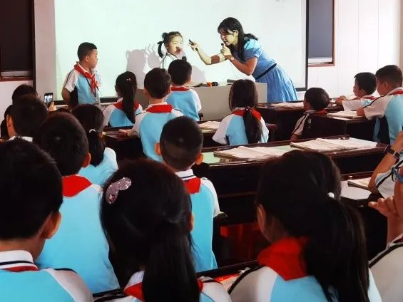 寶劍鋒從磨礪出 梅花香自苦寒來║邵東市城區(qū)第一完全小學舉行實習教師匯報課運動