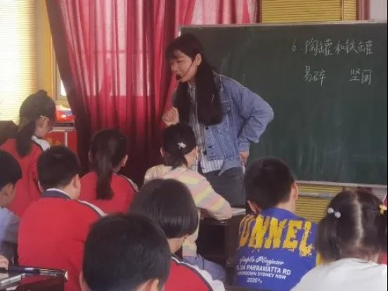 寶劍鋒從磨礪出 梅花香自苦寒來║邵東市城區(qū)第一完全小學舉行實習教師匯報課運動