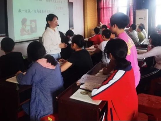 寶劍鋒從磨礪出 梅花香自苦寒來║邵東市城區(qū)第一完全小學舉行實習教師匯報課運動