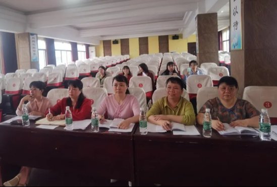 寶劍鋒從磨礪出 梅花香自苦寒來║邵東市城區(qū)第一完全小學舉行實習教師匯報課運動