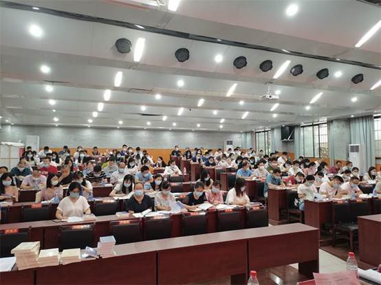 洞口四中舉行2021年暑假師德師風(fēng)全員培訓(xùn)