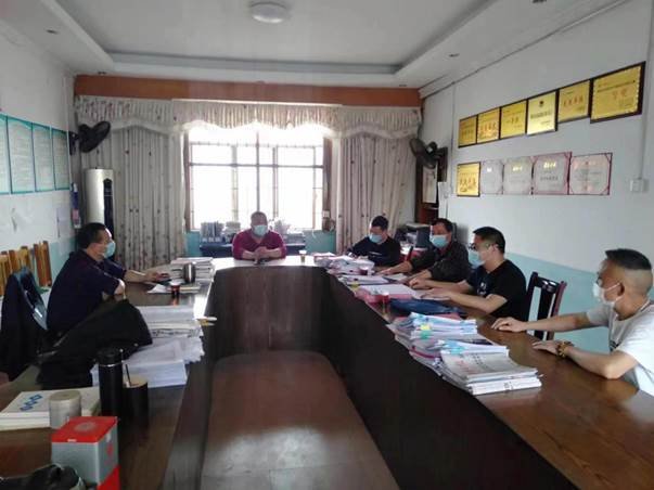 新寧縣教育局向?qū)钊肭褰瓨蜞l(xiāng)黌舍督查防溺水專項(xiàng)工作