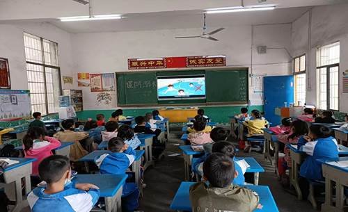 多措并舉，謹(jǐn)防溺水——金稱市鎮(zhèn)中間完小防溺水系列運(yùn)動(dòng)