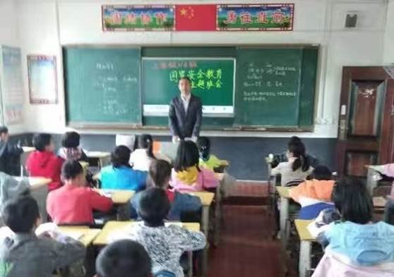 國家安全，人人有責(zé)--記2022年霞塘云中間完小聯(lián)合支部開展“全民國家安全教育宣傳日”運動