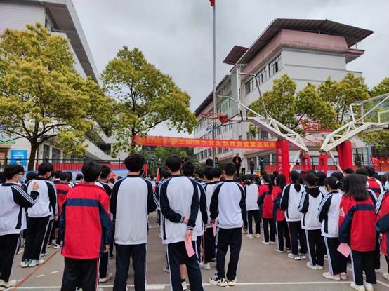 洞口四中開展防溺水安全宣誓暨簽名運(yùn)動(dòng)