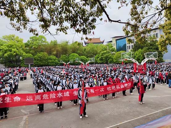 洞口四中開展防溺水安全宣誓暨簽名運(yùn)動(dòng)