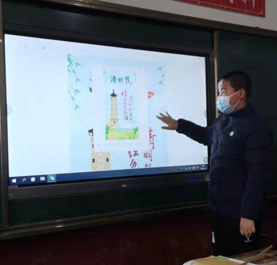 洞口縣茶場黌舍開展“網(wǎng)上祭英烈”愛國主義教育運動