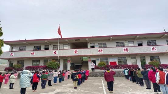 邵陽縣下花橋鎮(zhèn)和平小學(xué)防溺水簽名大會(huì)