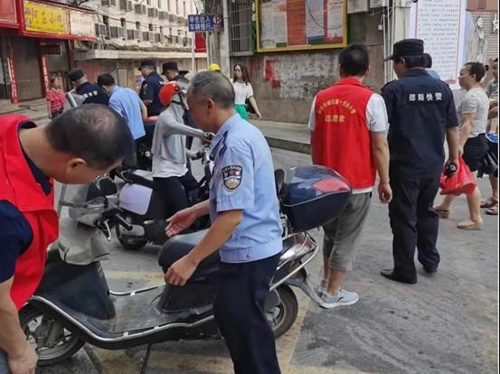 專項(xiàng)整治 安全護(hù)航║邵東市城區(qū)一完小交通專項(xiàng)整治動(dòng)真格