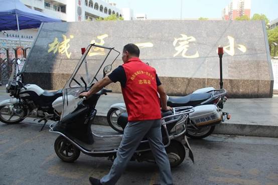 專項(xiàng)整治 安全護(hù)航║邵東市城區(qū)一完小交通專項(xiàng)整治動(dòng)真格