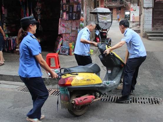 專項(xiàng)整治 安全護(hù)航║邵東市城區(qū)一完小交通專項(xiàng)整治動(dòng)真格