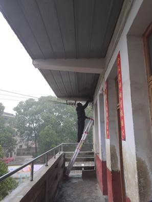 高沙鎮(zhèn)茶鋪中學(xué)開展“歲末年初黌舍安全隱患大排查”