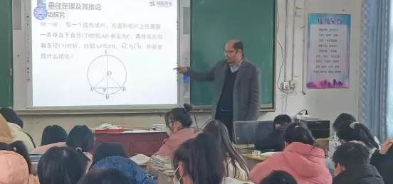 丹心一片育人志 俯首甘為孺子牛