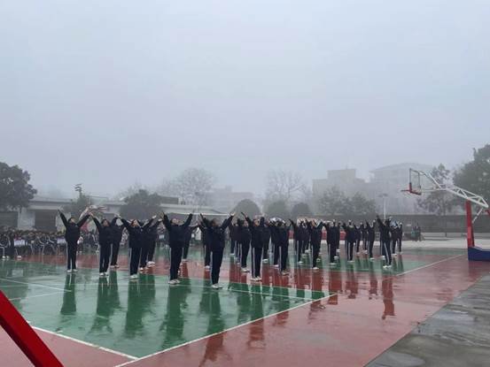 落實(shí)“雙減”強(qiáng)體質(zhì)，陽光體操展風(fēng)采