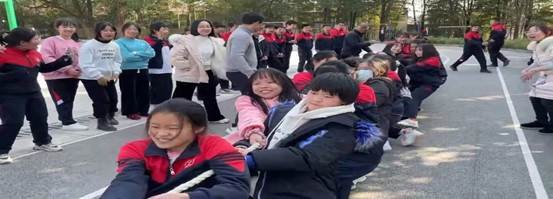 開(kāi)展陽(yáng)光體育活動(dòng)，推動(dòng)精神文明建設(shè)