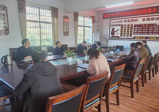 邵陽縣教育局向?qū)У脚R霞塘云中學(xué)檢查引導(dǎo)工作