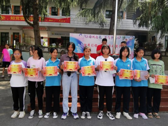 洞口縣管竹中學(xué)召開(kāi)體裁運(yùn)動(dòng)總結(jié)贊譽(yù)大會(huì)