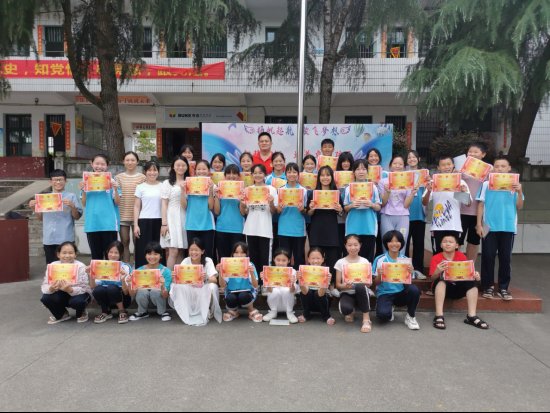 洞口縣管竹中學(xué)召開(kāi)體裁運(yùn)動(dòng)總結(jié)贊譽(yù)大會(huì)