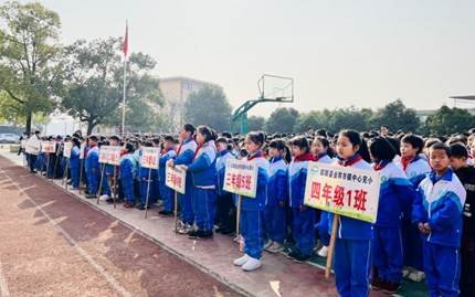 暖陽當(dāng)空照，燦爛開學(xué)禮——金稱市鎮(zhèn)中間完小開學(xué)典禮