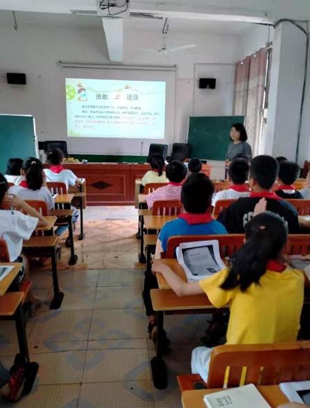 邵陽縣白倉鎮(zhèn)中間完小舉行“生理健康教育觀摩講座”