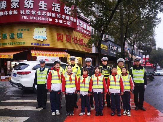 “致敬人民衛(wèi)士，爭做新時(shí)代好少年”110警察節(jié)主題教育運(yùn)動(dòng)