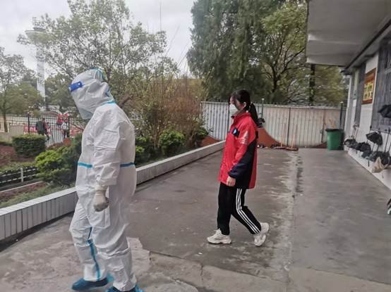 洞口四中開展疫情防控應(yīng)急演練