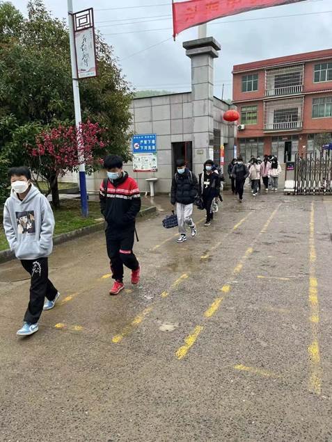 疫情防線在我行 健康安全在我心——谷洲鎮(zhèn)中學(xué)開展疫情防控應(yīng)急演練