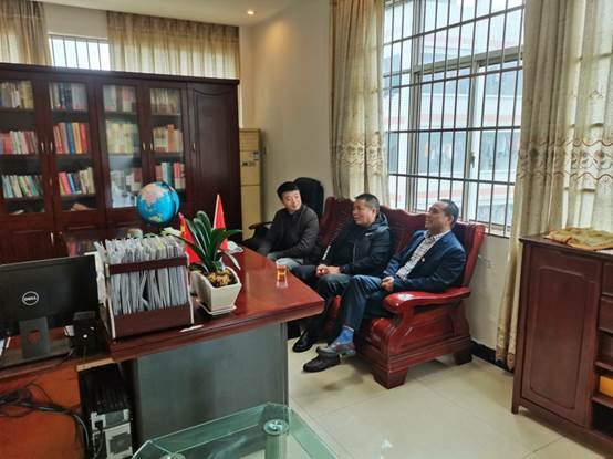 縣政協(xié)主席檢查引導(dǎo)洞口四中疫情防控工作