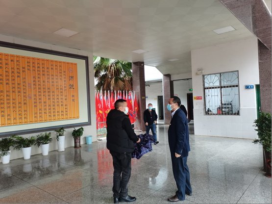 縣政協(xié)主席檢查引導(dǎo)洞口四中疫情防控工作