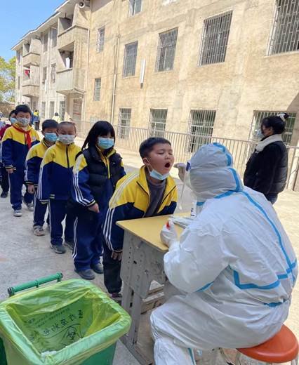 果斷守住疫情防控關(guān)卡——邵陽縣白倉鎮(zhèn)中間完小全員核酸檢測