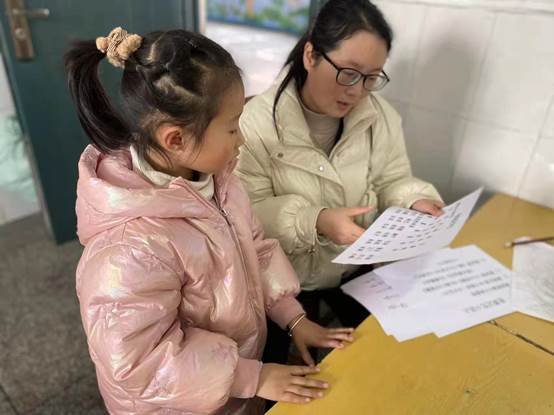 武岡市紅星小學(xué)開展低年級(jí)無(wú)紙化期末素質(zhì)測(cè)評(píng)活動(dòng)