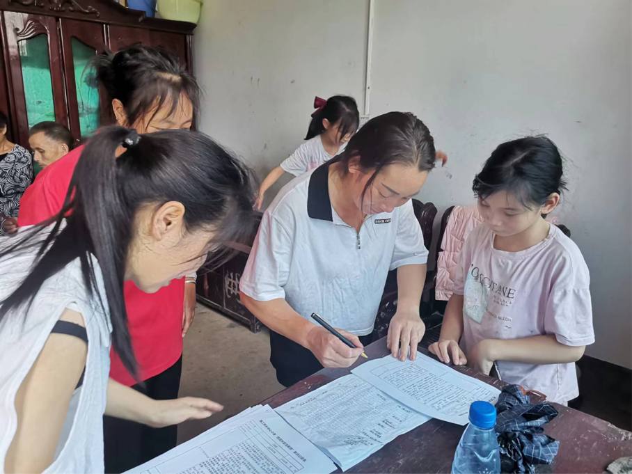 新寧縣清江橋鄉(xiāng)中心小學(xué)開展暑期“千師訪萬家”預(yù)防溺水家訪活動