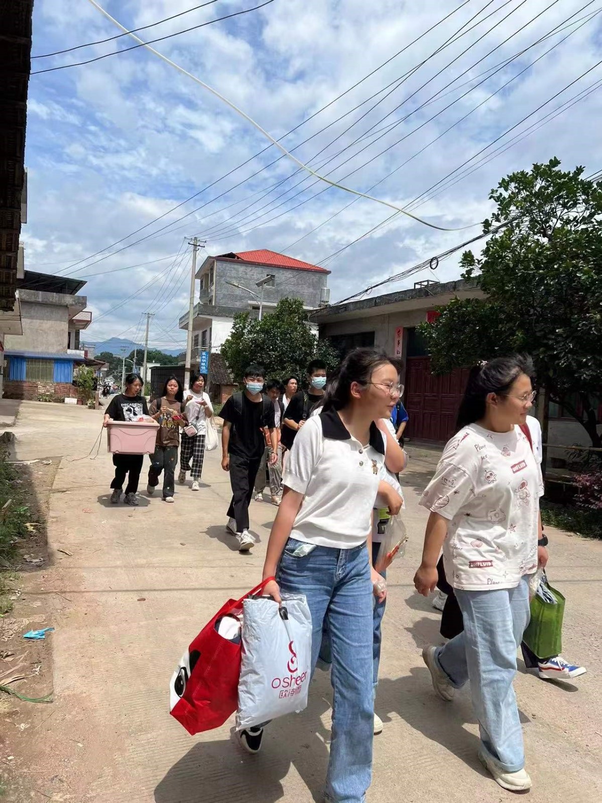 新寧縣第三中學(xué)實(shí)行“路組長制”