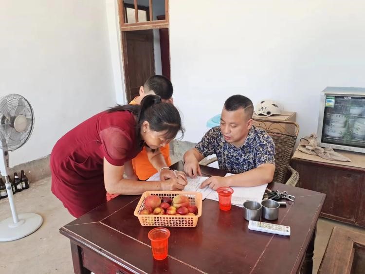 新寧縣白沙中心小學開展“千師訪萬家”活動