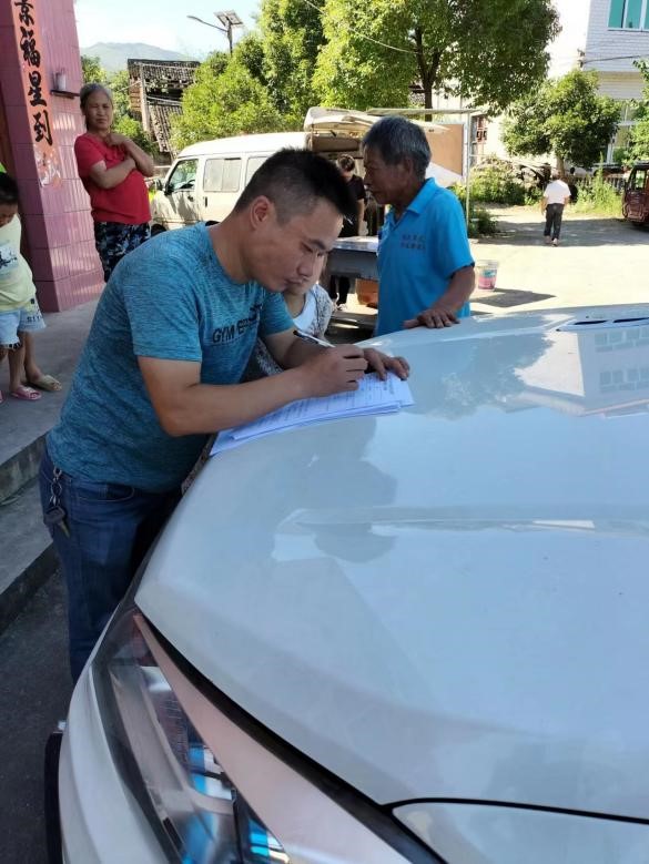 新寧縣白沙中心小學開展“千師訪萬家”活動