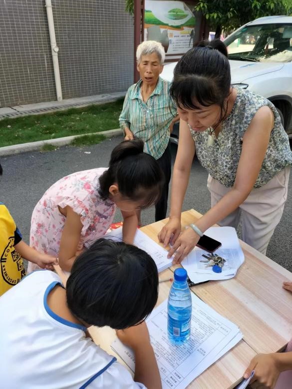 新寧縣白沙中心小學開展“千師訪萬家”活動