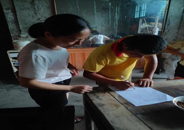 新寧縣金石鎮(zhèn)見龍橋幼兒園開展“暑期防溺水千師訪萬家”活動(dòng)