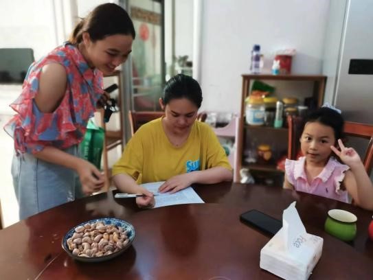 為愛而行，情暖萬家——記新寧縣幼兒園暑期“千師訪萬家”活動(dòng)