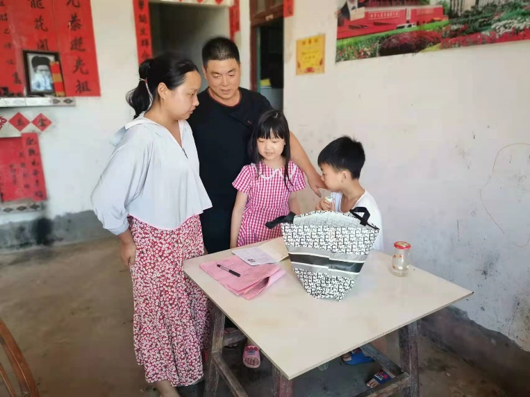 家校牽手，共話安全——新寧縣黃龍鎮(zhèn)中心小學(xué)開展“千師訪萬(wàn)家”活動(dòng)